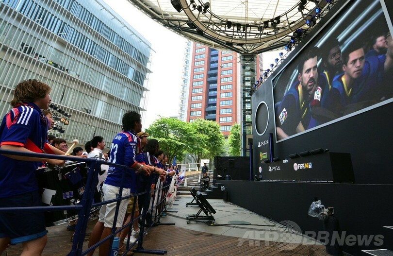 サッカーW杯を大胆予想、PS4「FIFA14」発売イベント