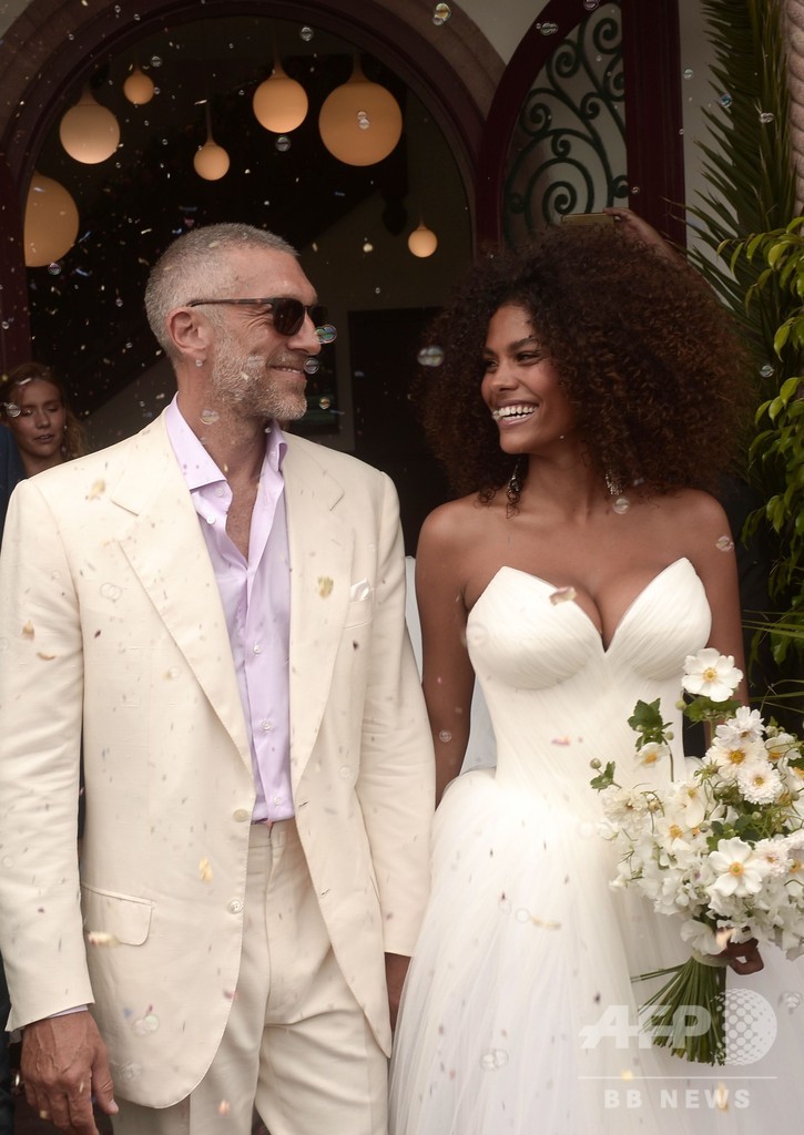 俳優ヴァンサン・カッセル、21歳モデルと結婚