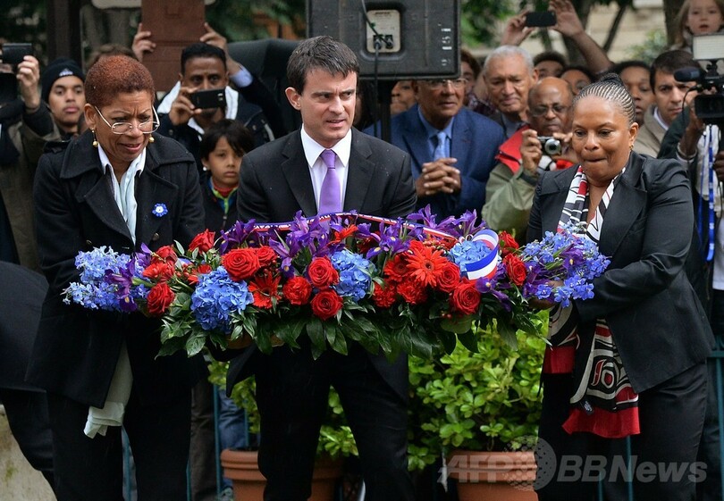 国歌斉唱を「カラオケ」と拒否、仏黒人法相に非難の声