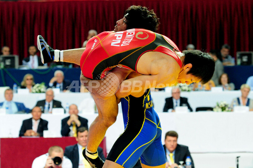 米満が男子フリースタイル66キロ級で銀メダル、レスリング世界選手権