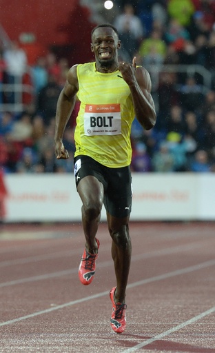 ボルト、雨と寒さに負けず200メートルを制す 写真10枚 国際ニュース