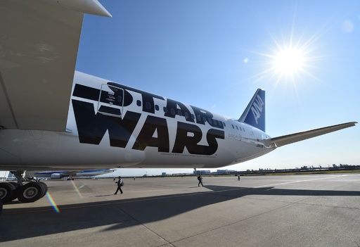 ANA、スター・ウォーズ特別塗装機を公開 写真20枚 国際ニュース：AFPBB
