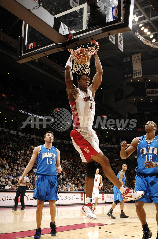 06-07NBA＞ラフターズ クリス・ボッシュのキャリアハイ41得点の活躍で