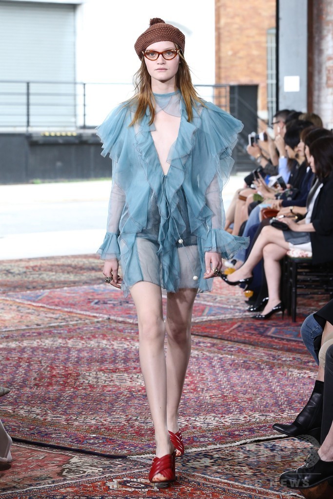 エキセントリックなパターンをレトロに、「グッチ」16年クルーズ