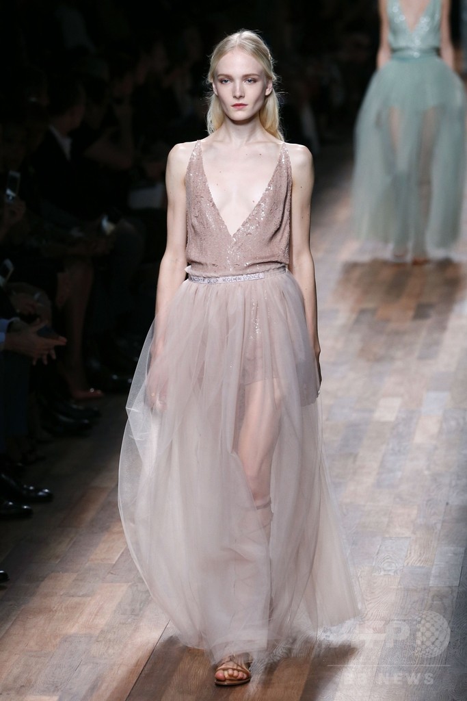 18世紀の貴族によるグランドツアーがコンセプト、「ヴァレンティノ」15年春夏