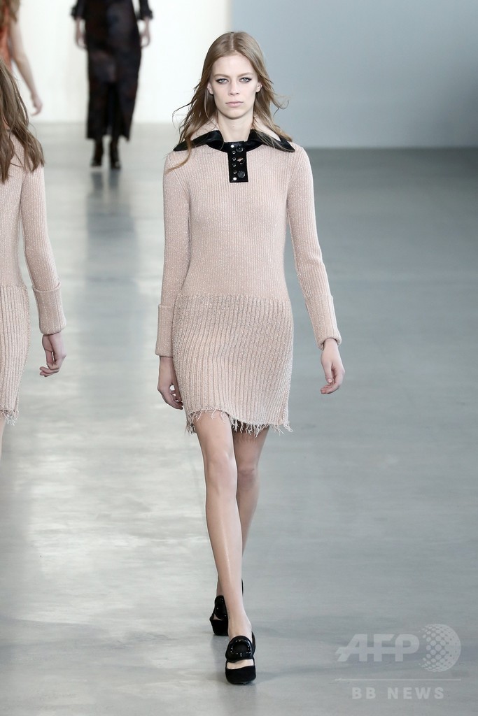 フェミニンさを併せ持つ強い女性をイメージ、「カルバン クライン コレクション」15/16年秋冬