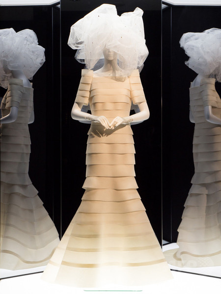 ジュン アシダ「エレガンス不滅論。」国立新美術館で8日まで