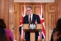 初閣議後、記者会見するキア・スターマー英首相。ロンドンで（2024年7月6日撮影）。(c)Claudia Greco / POOL / AFP