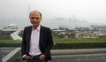 香港を訪れたシューズデザイナーのジミー・チュウ（Jimmy Choo、2011年3月11日撮影）。(c)AFP/MIKE CLARKE