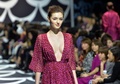 都内で発表された「ダイアン フォン ファステンバーグ（Diane von Furstenberg）」の14/15年秋冬コレクション（2014年3月19日撮影）。(c)AFP／Yoshikazu TSUNO
