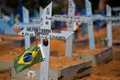 ブラジル北部アマゾナス州マナウスの墓地（2021年4月29日撮影）。(c)MICHAEL DANTAS / AFP