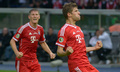 サッカードイツカップ2012-13（German Cup 2012-13）は1日、決勝が行われ、バイエルン・ミュンヘン（Bayern Munich）が3-2でVfBシュツットガルト（VfB Stuttgart）を下し、ドイツ勢としては初のトレブル（三冠）を達成した。

PKを決め喜ぶバイエルン・ミュンヘンのトーマス・ミュラー（Thomas Mueller、右、2013年6月1日撮影）。(c)AFP/JOHANNES EISELE