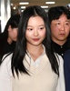 韓国議会の環境労働委員会（環労委）に出席した女性5人組グループ「NewJeans（ニュージーンズ）」のハニさん（2024年10月15日撮影）。(c) KIM Min-Hee / AFP