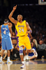デンバー・ナゲッツ戦で29得点を記録したロサンゼルス・レイカーズのコービー・ブライアント（%%Kobe Bryant%%）。（2008年11月21日撮影）(c)AFP/Getty Images/NBAE/Noah Graham