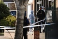 英イングランド南東部リーオンシーで、保守党のデービッド・エイメス議員が刺殺された教会の周辺に出動した警察官（2021年10月15日撮影）。(c)Tolga Akmen / AFP