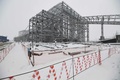 ロシア・シベリア東部ザバイカル地方で建設中のウドカン銅山コンビナート（2021年9月27日撮影）。(c)Natalia KOLESNIKOVA / AFP