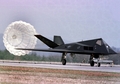 ドイツ西部のシュパンダーレム（Spangdahlem）米軍基地に着陸したステルス戦闘機F-117（1999年4月4日撮影）。(c)AFP/EPA/DPA/WERNER BAUM