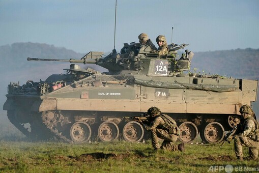 ウィリアム英皇太子、歩兵連隊の訓練視察 写真20枚 国際ニュース