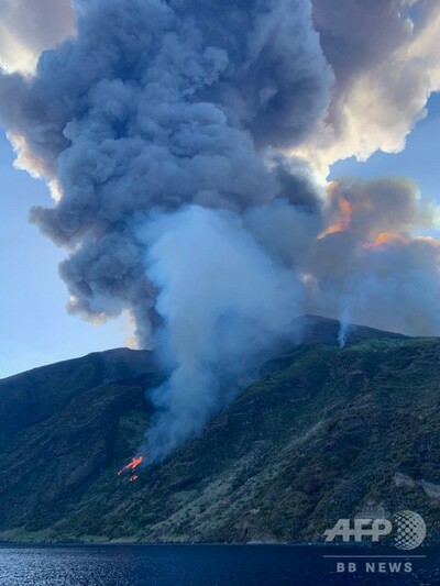 伊ストロンボリ島で噴火 観光客1人死亡 シチリア島沖