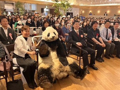 「シャンシャンと再会の旅」ツアー 東京で壮行会盛大に