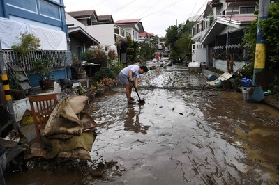 台風19号上陸、16人死亡 フィリピン