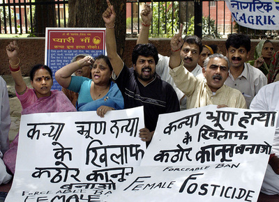 女児に見せかけようと…偽医者が新生児の男性器切断し死なせる 印