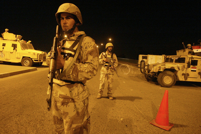 新兵募集所で自爆攻撃発生、37人以上死傷 - イラク