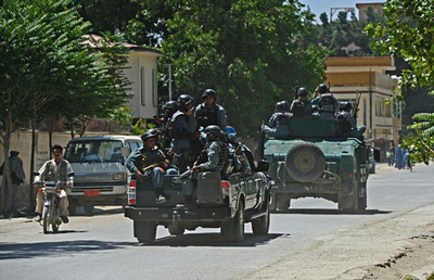 アフガニスタン部隊に治安権限移譲、NATO軍から