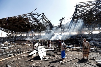 サウジ主導軍、イエメン国防省を空爆 少なくとも民間人3人負傷