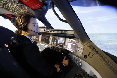 最新鋭旅客機の初代女性パイロット 中国・東方航空