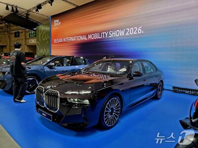 「2026釜山モビリティショー」開幕… 約413万円の衝撃価格で韓国市場を襲う中国BYDの新型PHEVにライバルも驚愕