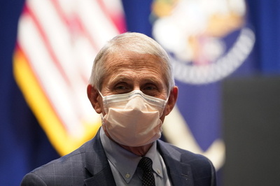 オミクロンの重症度、デルタより高くないのは「ほぼ確実」 ファウチ氏