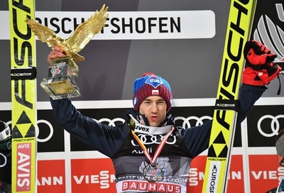 ストフがジャンプ週間4戦全勝、史上2人目の快挙達成