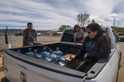 「水は命」なのに入手困難…コロナが照らす米先住民ナバホの苦境