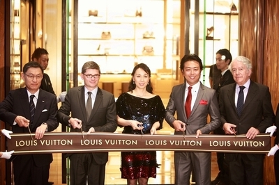 ルイ・ヴィトン 福岡店オープン、地元出身の東尾理子がテープカット
