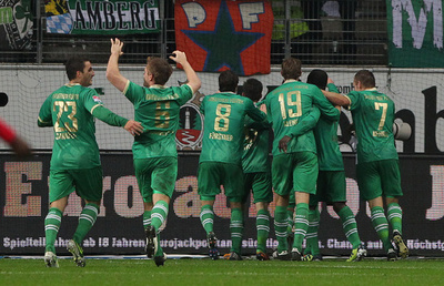 フランクフルト、グロイター・フュルトと引き分ける