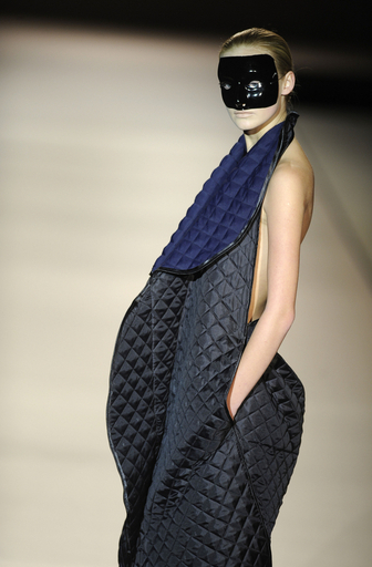 ＜09年春夏パサレラ・シベレス＞Vanessa Soria Lima、新作を発表