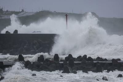 台風30号が台湾に接近、休業や休校相次ぐ