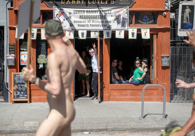 全裸で通りを練り歩く「ヌード・ラブ・パレード」 米サンフランシスコ