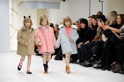 「ボンポワン」18年冬のコレクション、仏・パリで発表