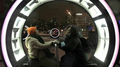 動画：コロナ疲れに「光療法」 加モントリオールにアート登場