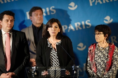 パリ市内に難民キャンプ設置へ、イダルゴ市長発表