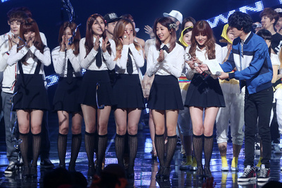 ガールズグループ「A Pink」、音楽番組で1位獲得