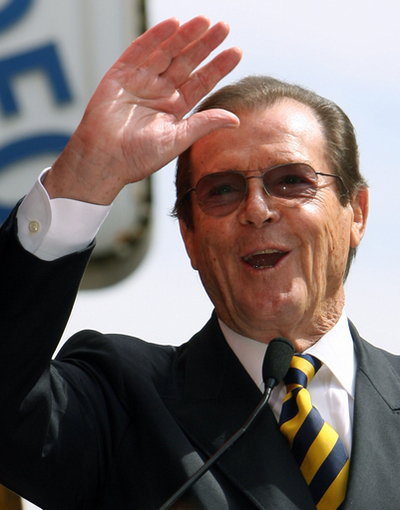 ロジャー・ムーア、「007」シリーズでのボンド役の思い出を語る