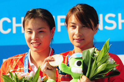 郭晶晶／呉敏霞組 3メートルシンクロナイズド板飛込みで優勝、世界水泳