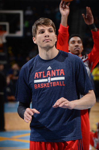 ホークス、3ポイントの名手K・コーバーが鼻を骨折