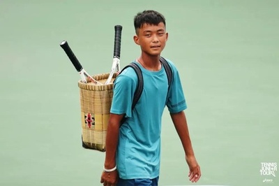 山間部出身のワ族の中国少年、かごを背負ってテニスのチャンピオンに