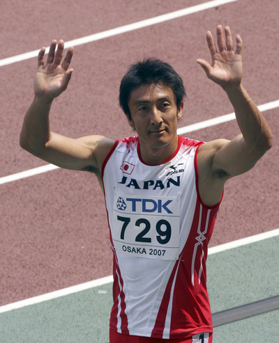 朝原 男子100メートル2次予選進出を決める