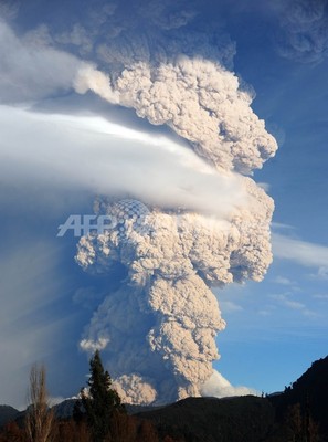 南米チリのプジェウエ火山 中程度の噴火続く 写真14枚 ファッション ニュースならmode Press Powered By Afpbb News