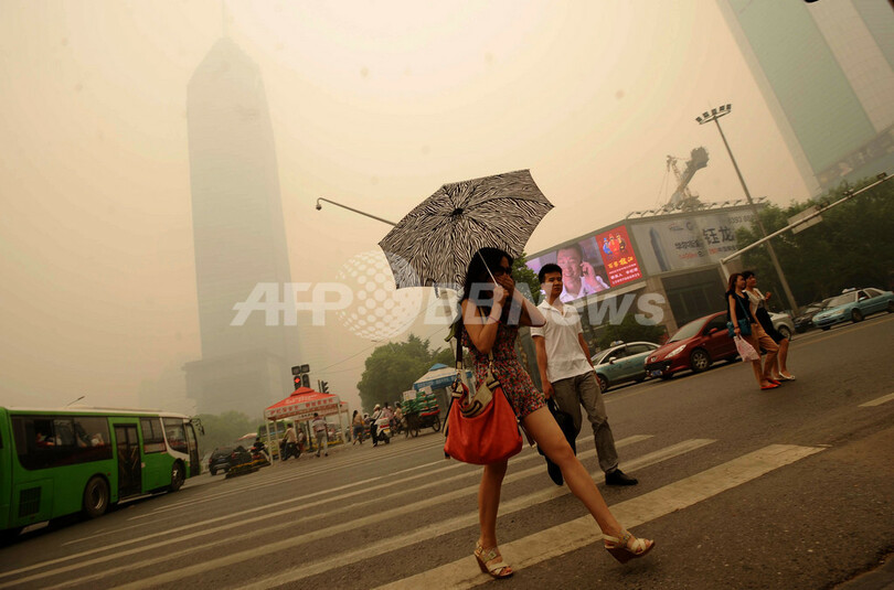 中国・武漢市に謎のかすみ、化学コンビナート爆発のうわさ